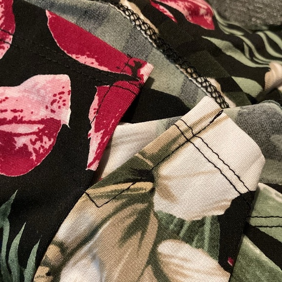 Tan Jay floral three quarter length bell sleeve dress shirt. - Picture 6 of 6